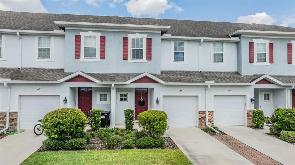 1066 AMBER LEAF TRAIL WESLEY CHAPEL, FL 33544
