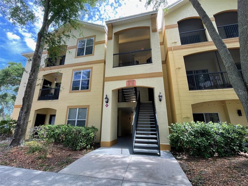5620 PINNACLE HEIGHTS CIRCLE UNIT 207 TAMPA, FL 33624