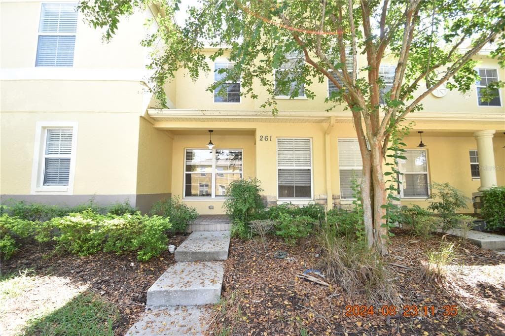 261 CASTLEKEEPER PLACE UNIT 261 VALRICO, FL 33594