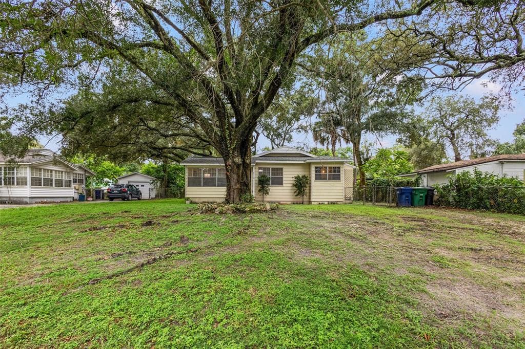 8110 N OTIS AVENUE TAMPA, FL 33604
