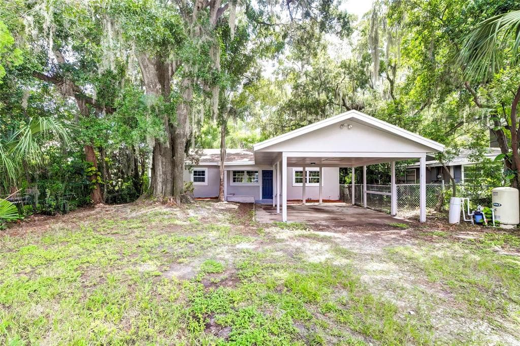645 GEORGE STREET S TARPON SPRINGS, FL 34688