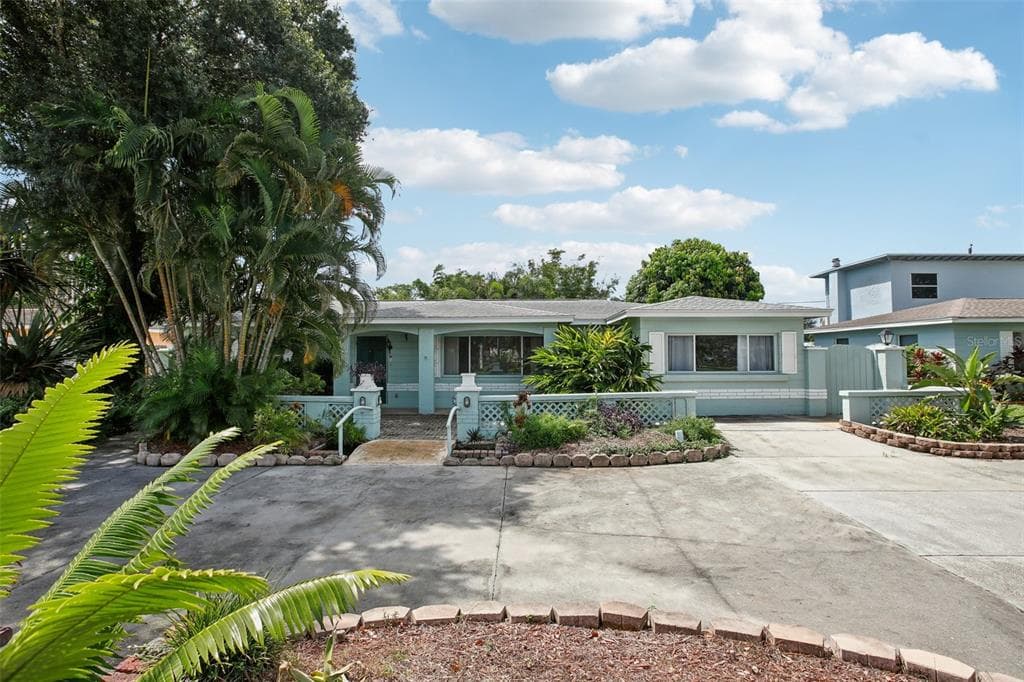 6142 43RD AVENUE N ST PETERSBURG, FL 33709