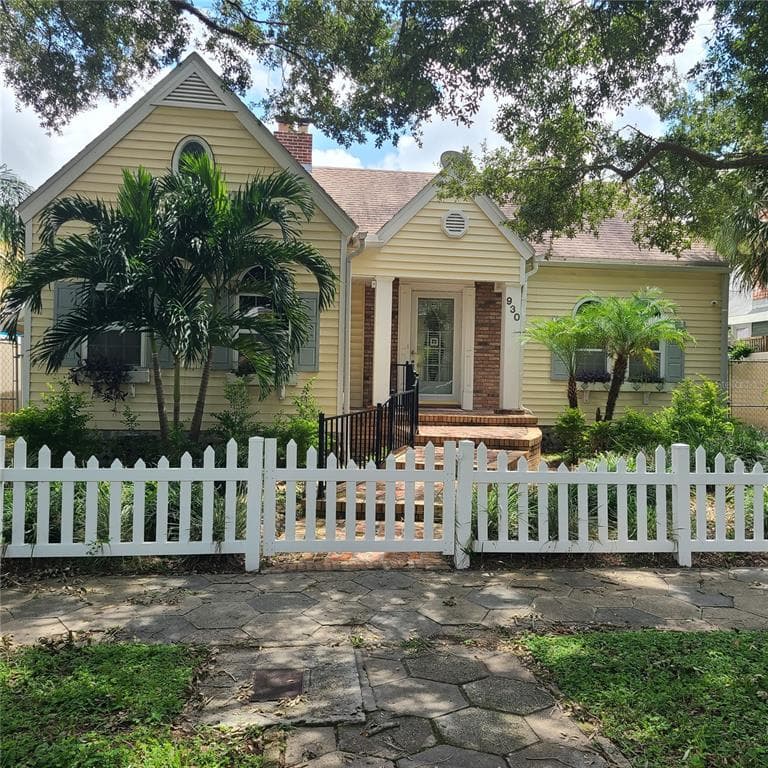 930 16TH AVE N ST PETERSBURG, FL 33704