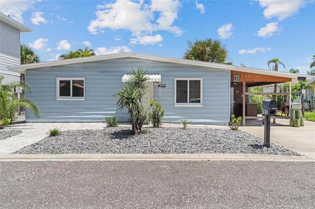 18053 2ND STREET E REDINGTON SHORES, FL 33708