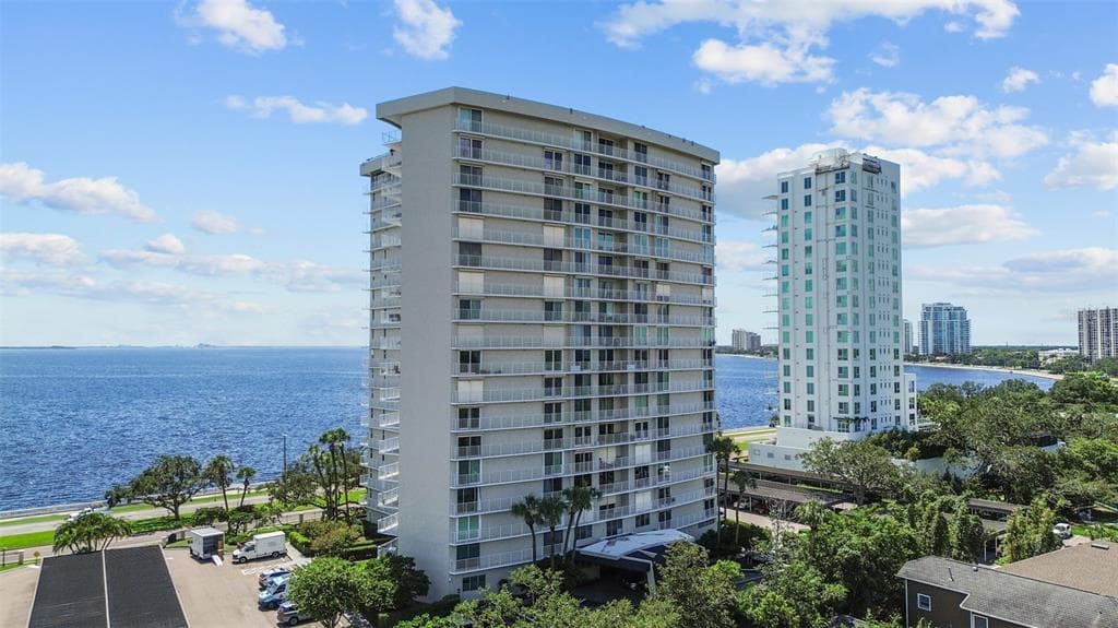 2611 BAYSHORE BOULEVARD UNIT 1402 TAMPA, FL 33629