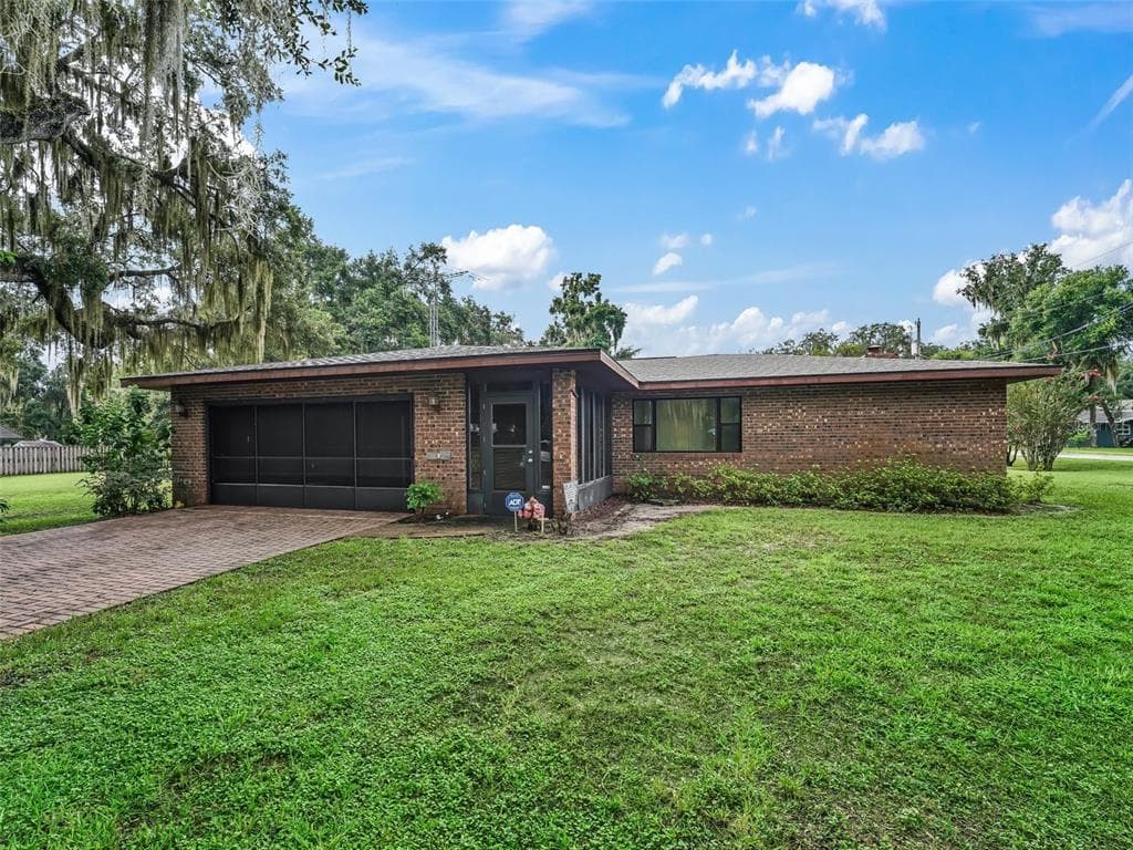 983 CR 465 LAKE PANASOFFKEE, FL 33538