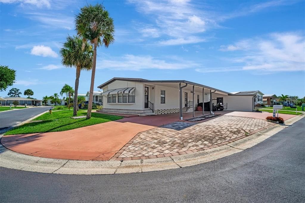 109 N SAINT THOMAS CIRCLE APOLLO BEACH, FL 33572