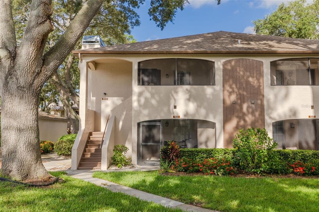 3008 BONAVENTURE CIRCLE UNIT 203 PALM HARBOR, FL 34684