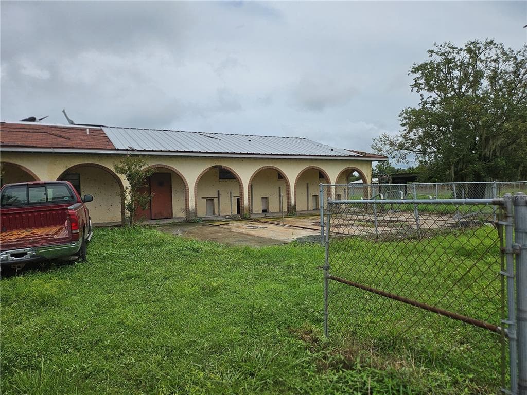 3310 GREYHOUND LANE DOVER, FL 33527