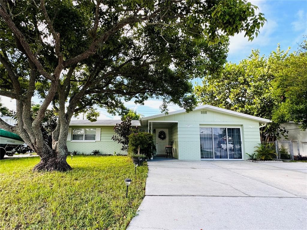 4920 ODYSSEY AVENUE HOLIDAY, FL 34690