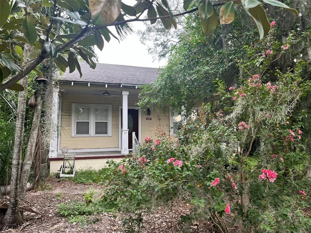 604 E LAMBRIGHT STREET TAMPA, FL 33604