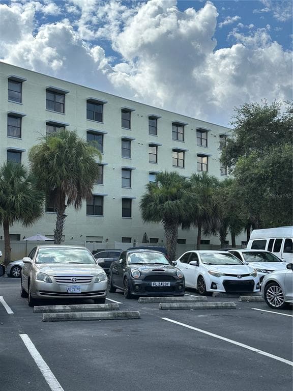 701 S MADISON AVENUE UNIT 305 CLEARWATER, FL 33756