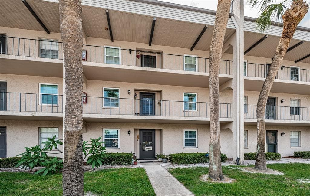 8693 BARDMOOR BOULEVARD UNIT 202B SEMINOLE, FL 33777