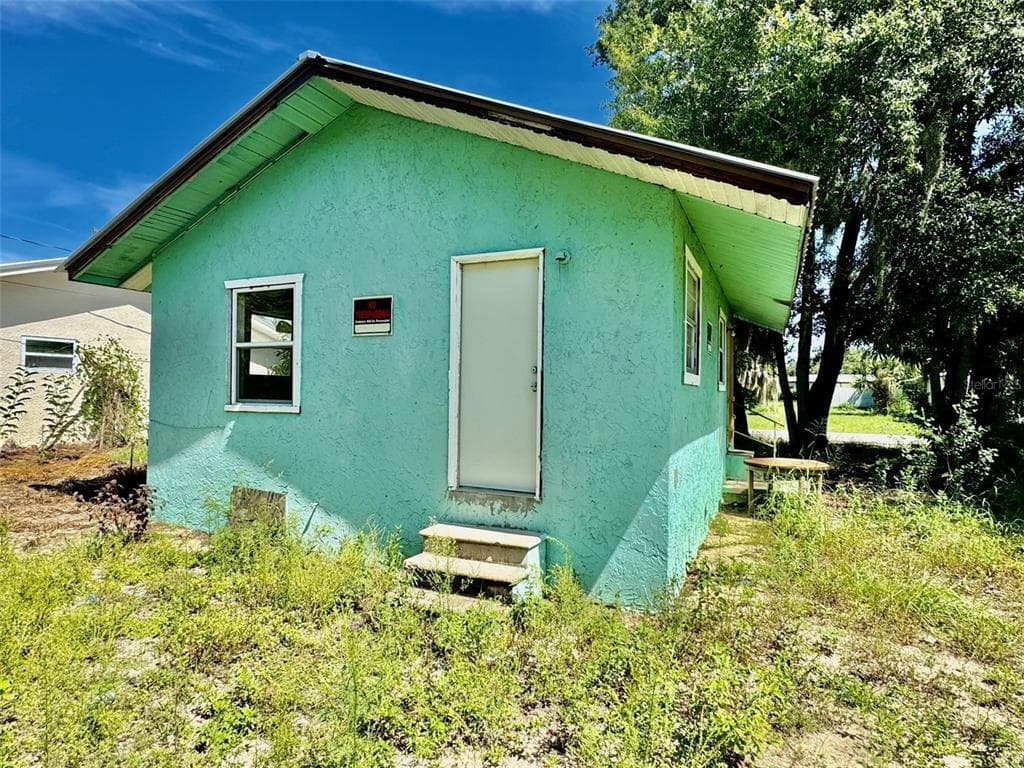 208 E BOOKER STREET AVON PARK, FL 33825