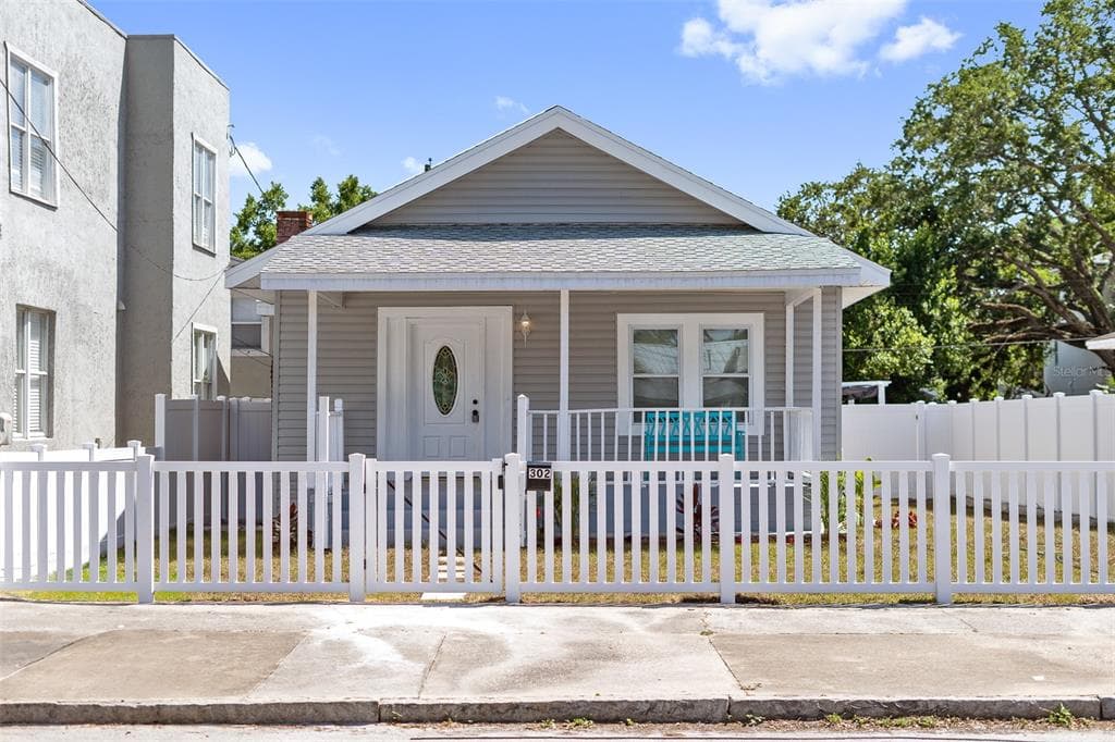 302 W WOODLAWN AVENUE TAMPA, FL 33603