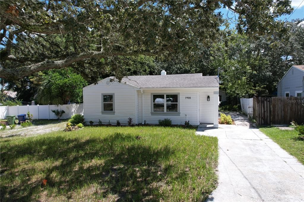 7705 N ARDEN AVENUE TAMPA, FL 33604