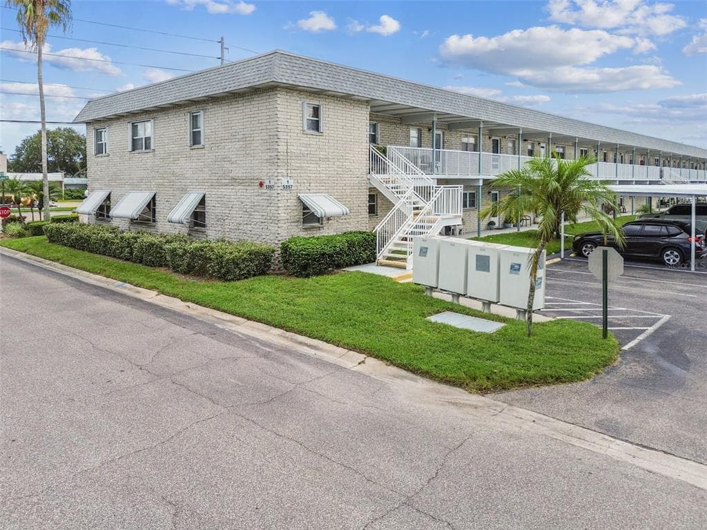 5357 81ST STREET N UNIT 1 ST PETERSBURG, FL 33709