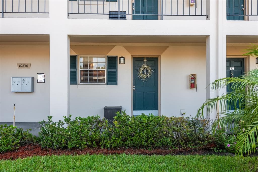 10310 CARROLLWOOD COURT UNIT 33 TAMPA, FL 33618