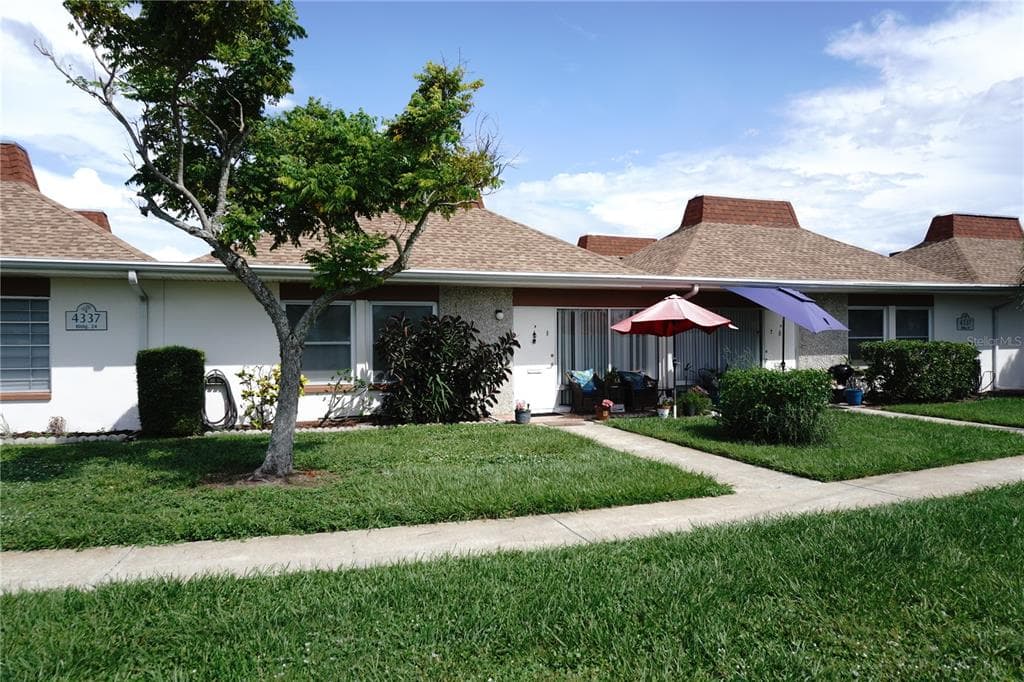 4337 TAHITIAN GARDENS CIRCLE UNIT F HOLIDAY, FL 34691