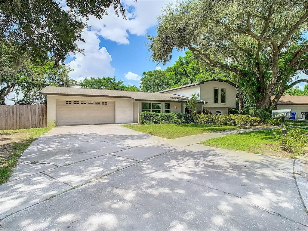 2302 MEDFORD LANE BRANDON, FL 33511