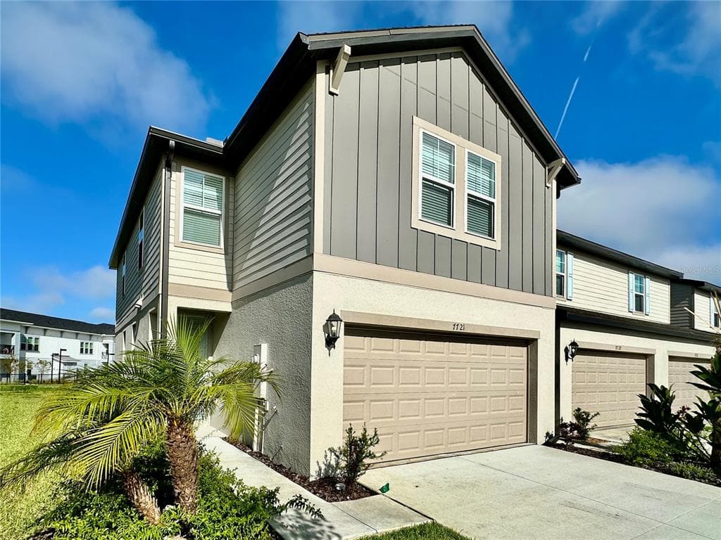 7721 MOMENTUM PARKWAY WESLEY CHAPEL, FL 33545