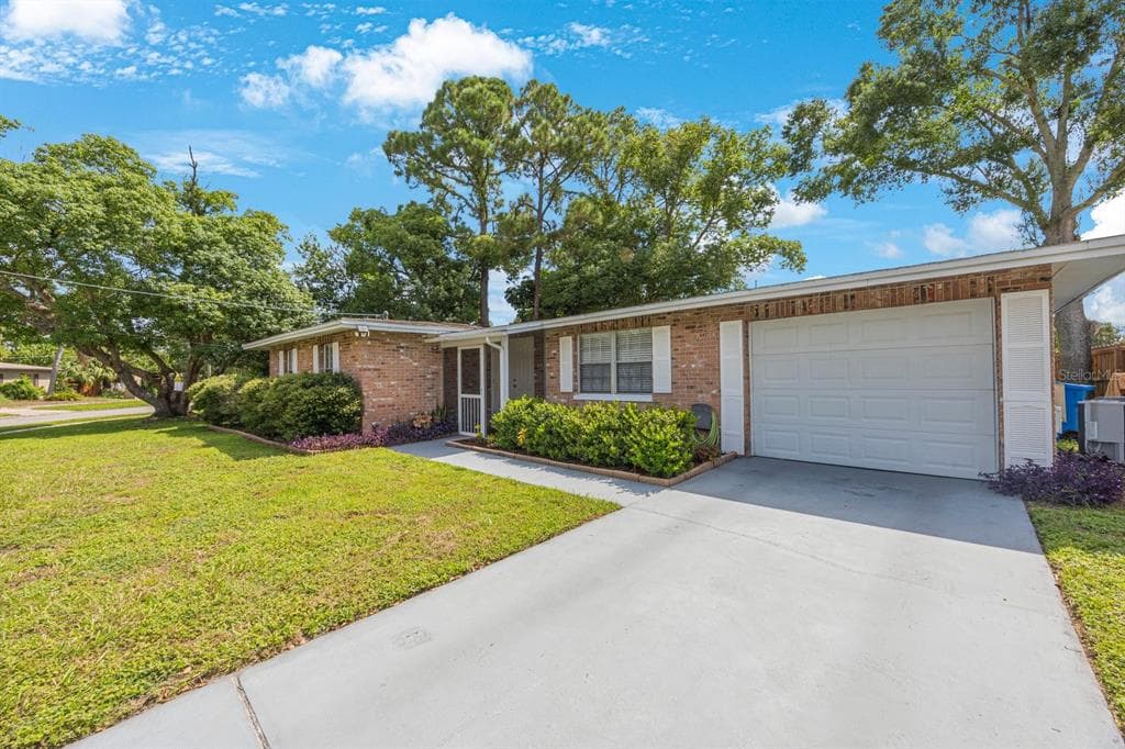 5821 LIVERPOOL DRIVE TAMPA, FL 33615