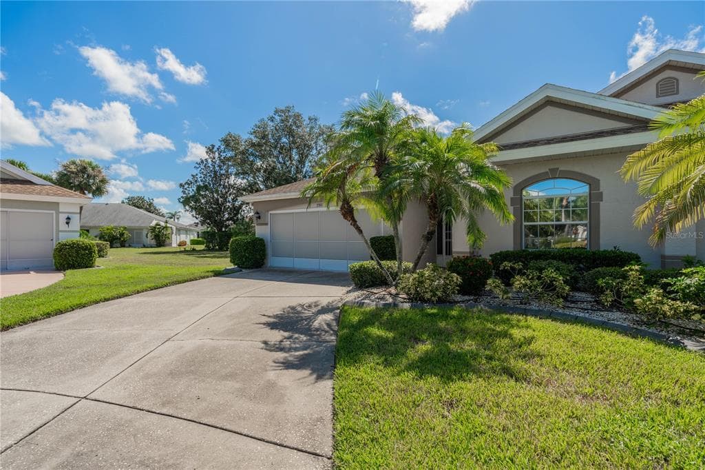 2301 OXFORD CENTER PLACE SUN CITY CENTER, FL 33573
