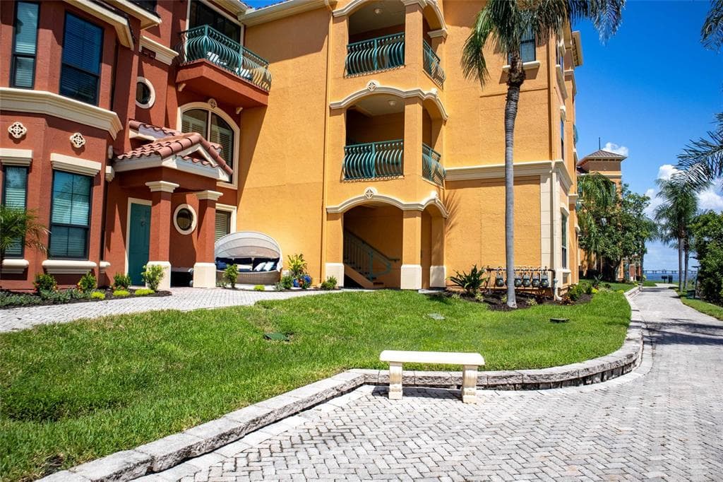 2765 VIA CIPRIANI UNIT 1222A CLEARWATER, FL 33764