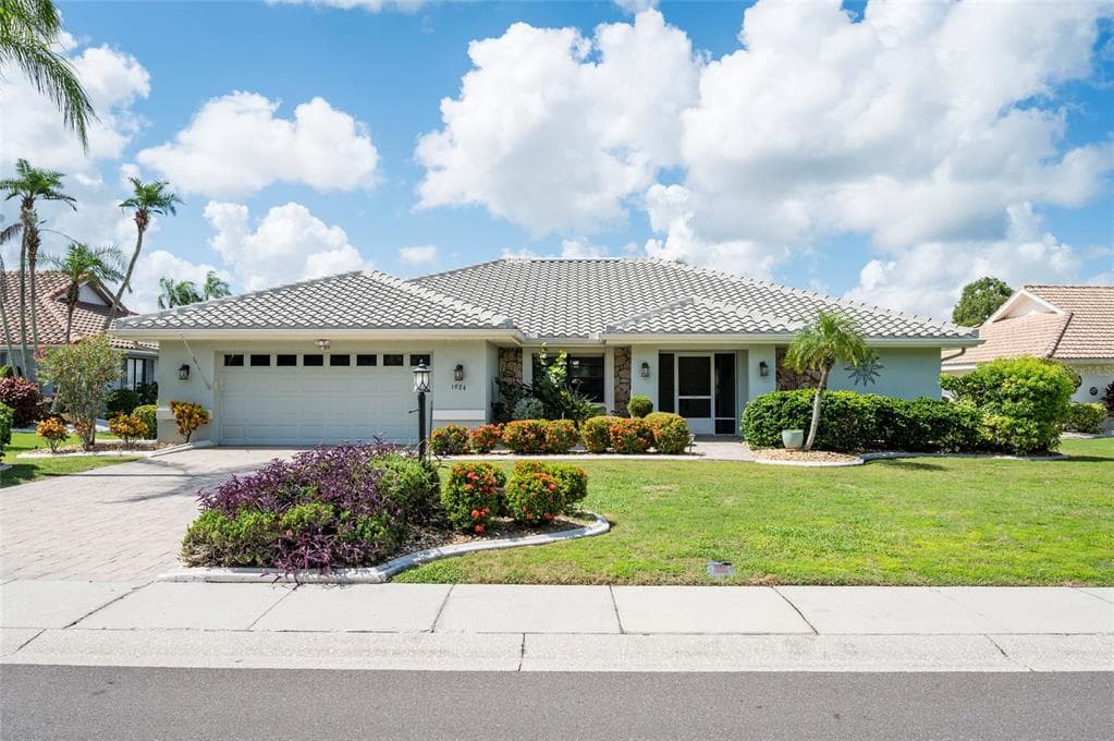 1924 NEW BEDFORD DRIVE SUN CITY CENTER, FL 33573