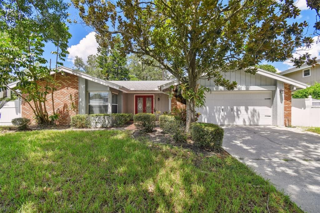 15619 BEAR CREEK DRIVE TAMPA, FL 33624