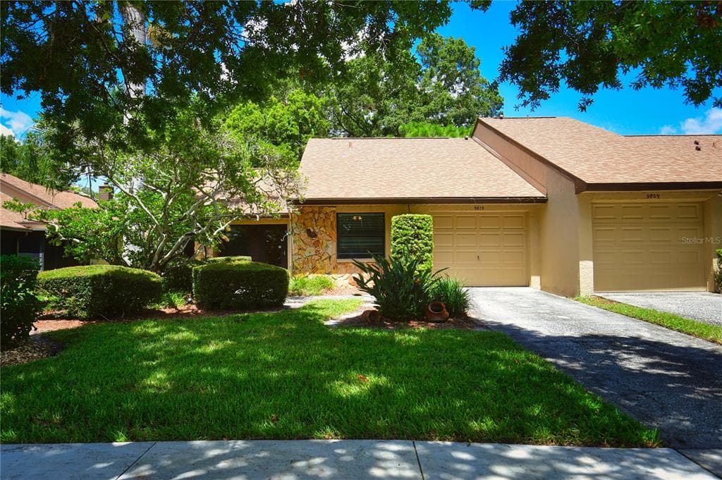9815 LAKE SEMINOLE DRIVE E LARGO, FL 33773