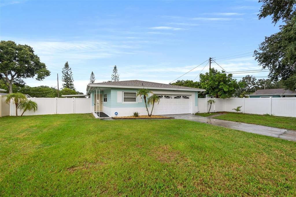 5594 104TH WAY SEMINOLE, FL 33772