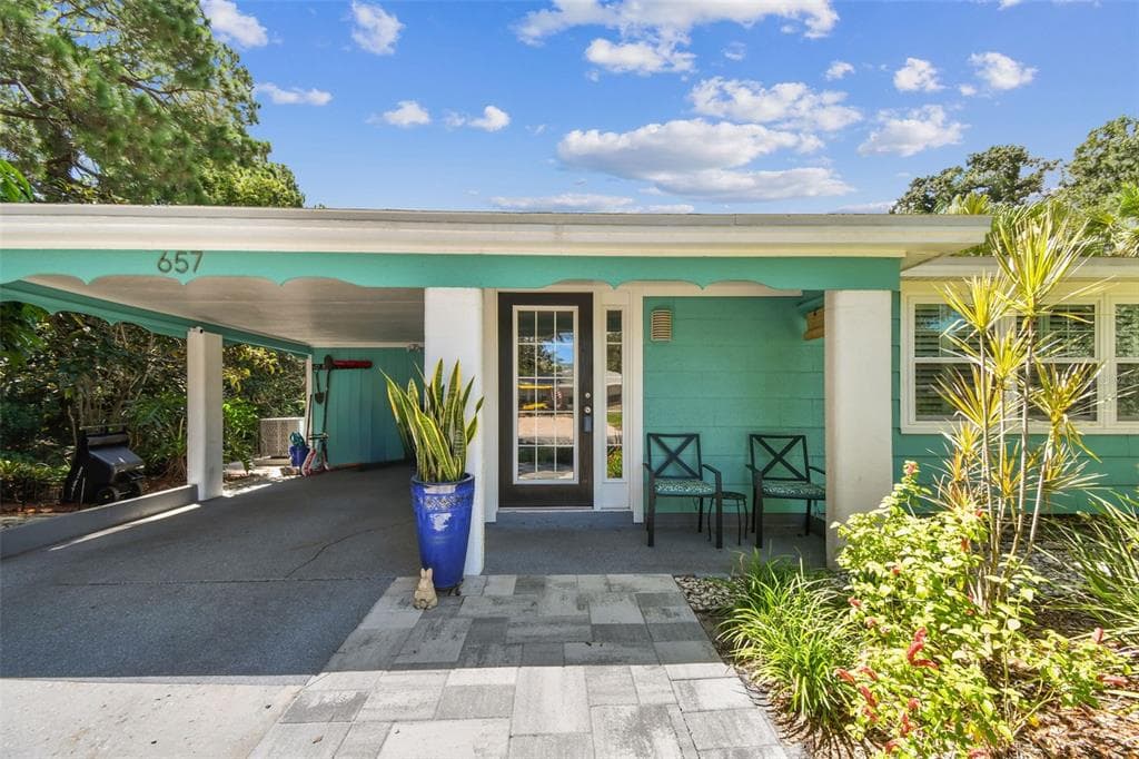 657 LEXINGTON STREET DUNEDIN, FL 34698