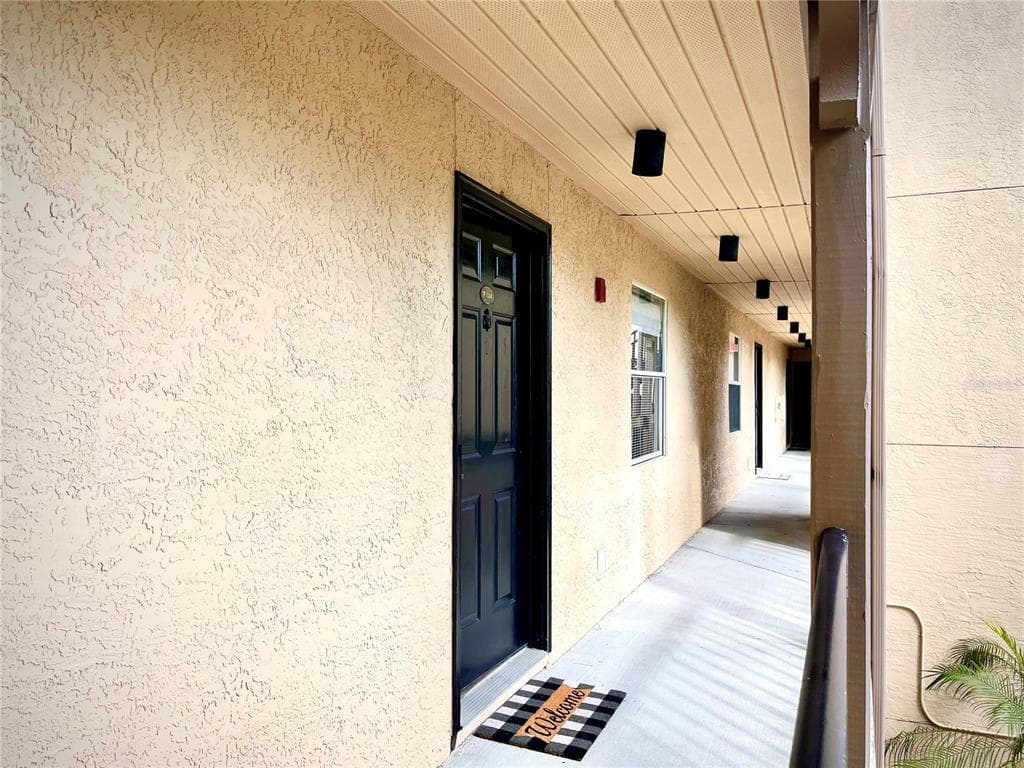 2400 FEATHER SOUND DRIVE UNIT 124 CLEARWATER, FL 33762