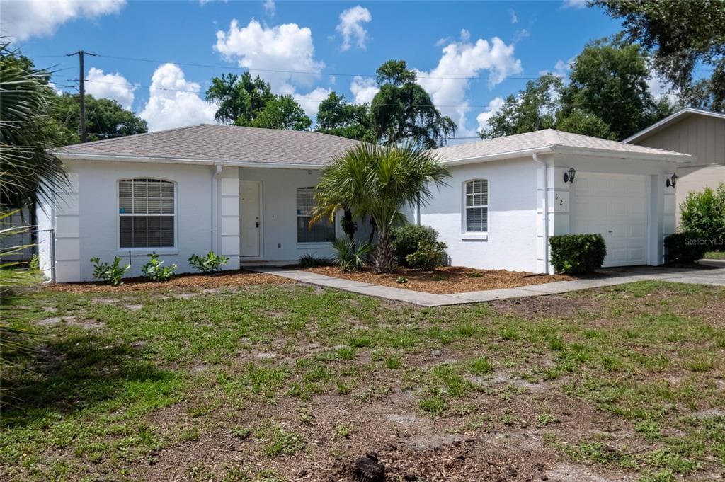 621 TROPICAL WAY LAKELAND, FL 33805