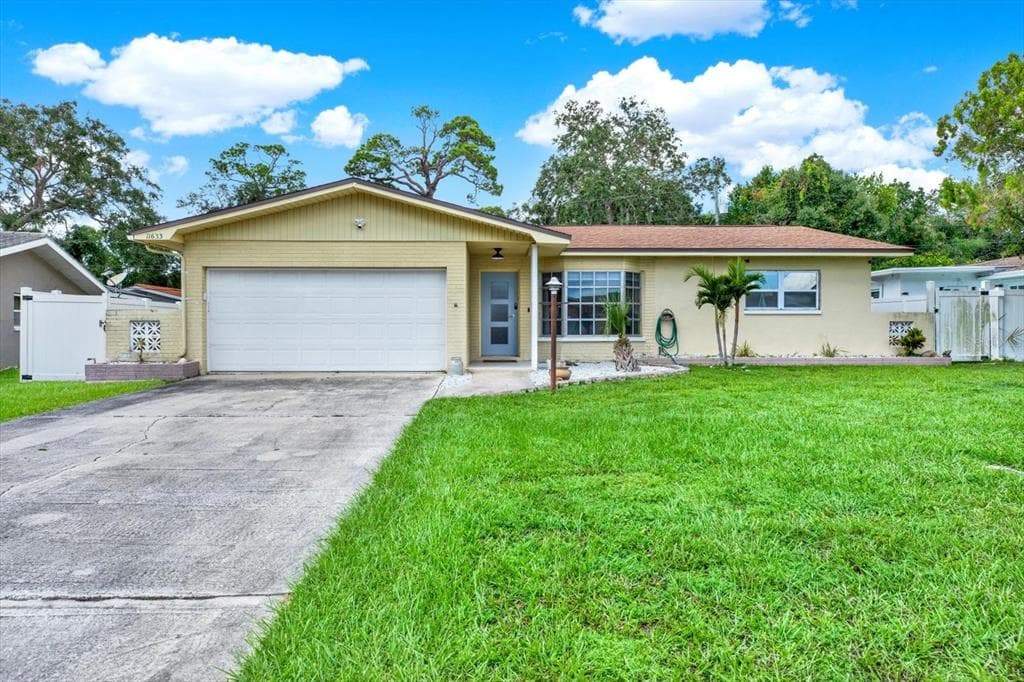 11633 WALKER AVENUE SEMINOLE, FL 33772