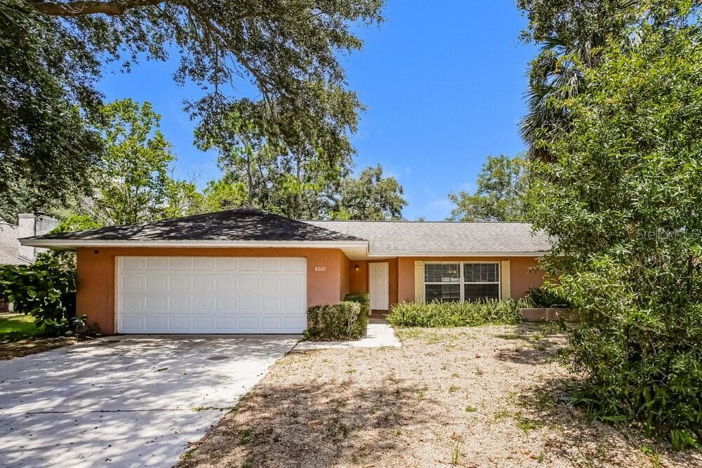 8021 CLOVERGLEN CIRCLE ORLANDO, FL 32818