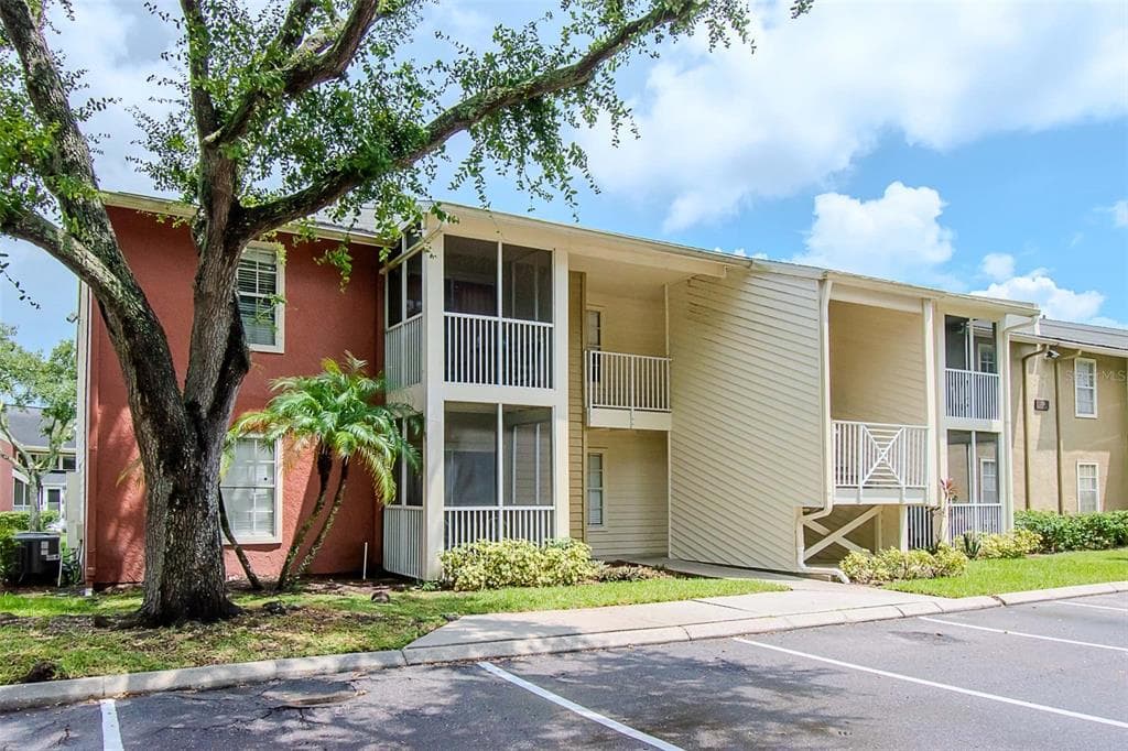 703 PARSONS LAKE PATH UNIT 202 BRANDON, FL 33511