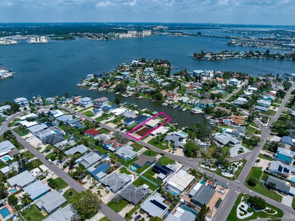 16013 REDINGTON DRIVE REDINGTON BEACH, FL 33708