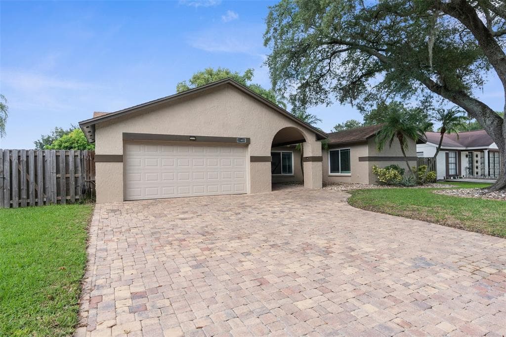 11403 COUNTRY OAKS DRIVE TAMPA, FL 33618