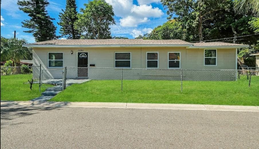 1585 47TH STREET S ST PETERSBURG, FL 33711