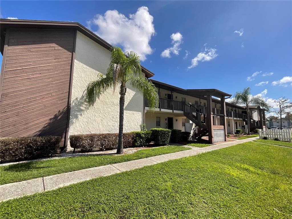 5521 BAY BOULEVARD UNIT 201 PORT RICHEY, FL 34668