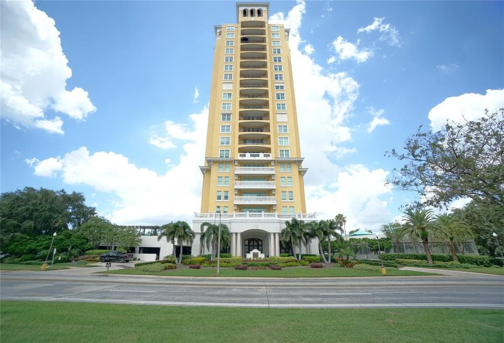 345 BAYSHORE BOULEVARD UNIT 1810 TAMPA, FL 33606