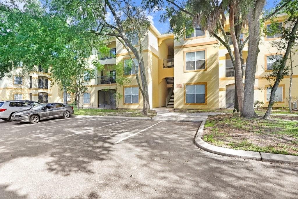 5608 PINNACLE HEIGHTS CIRCLE UNIT 311 TAMPA, FL 33624