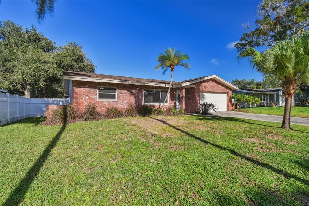 1444 DINNERBELL LANE E DUNEDIN, FL 34698