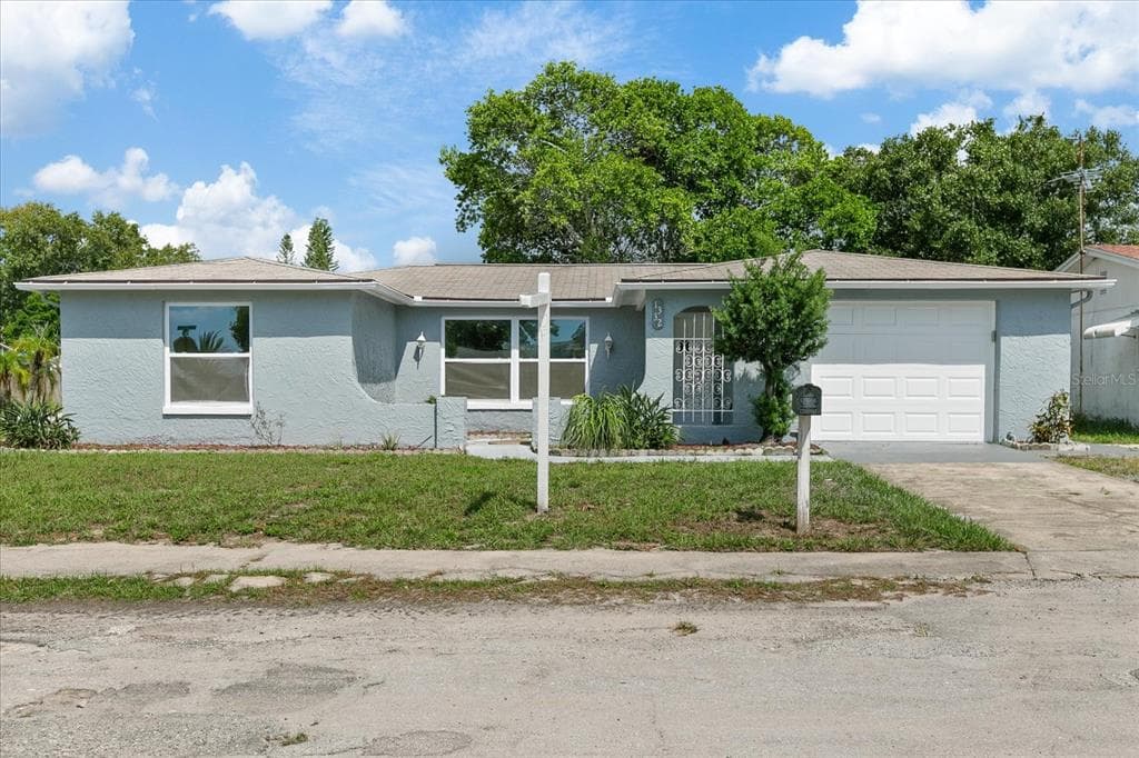 1332 MAYBURY DRIVE HOLIDAY, FL 34691