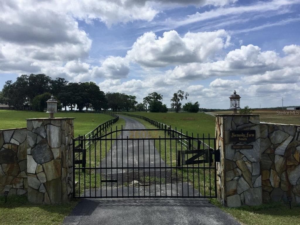 26082 LAKE LINDSEY ROAD BROOKSVILLE, FL 34601