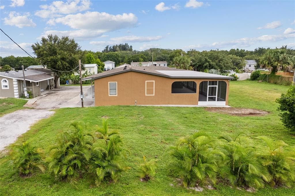 2715 UNIVERSAL DRIVE RUSKIN, FL 33570