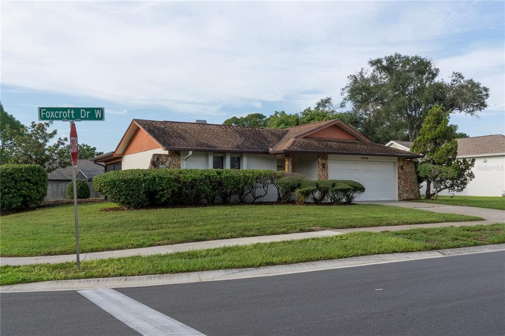 1570 FOXCROFT DR W PALM HARBOR, FL 34683