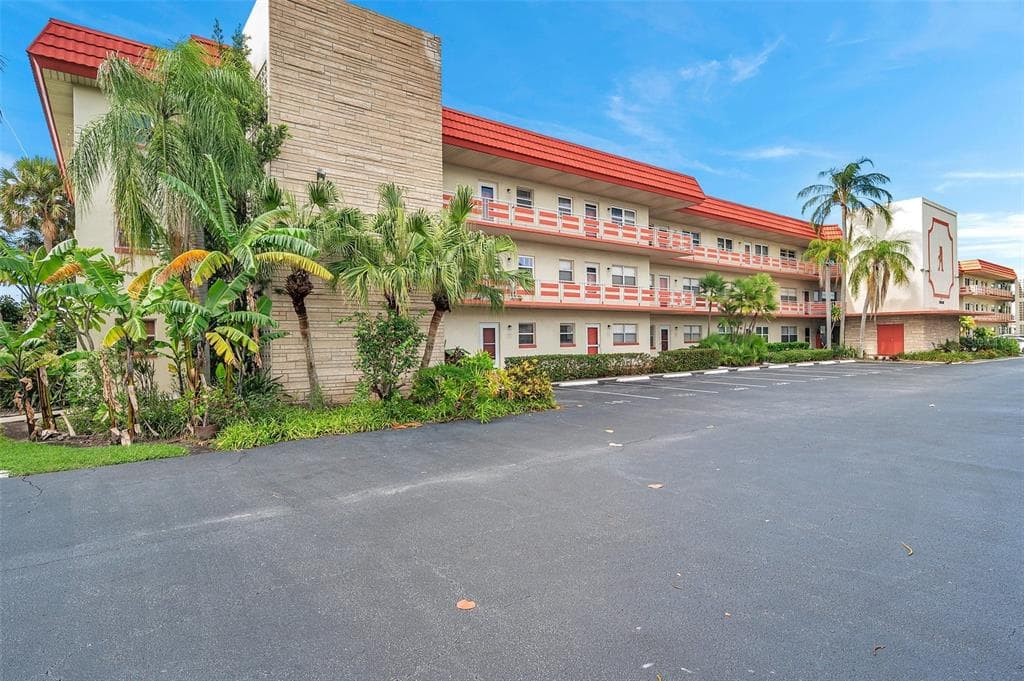 5840 30TH AVENUE S UNIT 302 GULFPORT, FL 33707